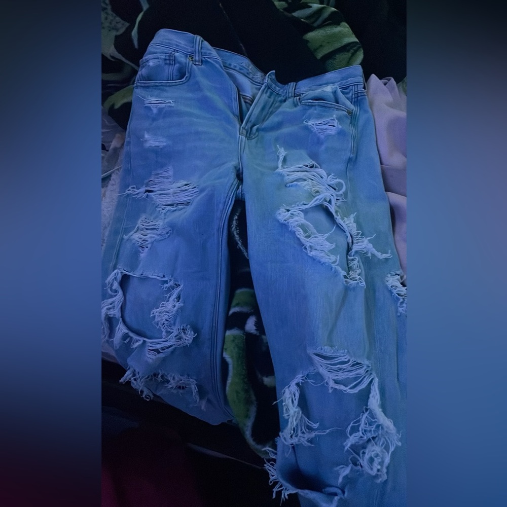 American Eagle blue ripped jeans